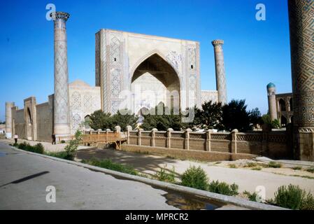 Ulug-Beg Madrasa erbaut 1417-20, Samarkand Registan, c 20. Artist: CM Dixon. Stockfoto