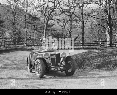 MG TA von FW Ellis in der RAC Rallye 1939 konkurrieren. Artist: Bill Brunell. Stockfoto