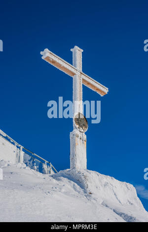 Deutschland, Bayern, Allgäu, Allgäuer Alpen, gipfelkreuz am Nebelhorn Stockfoto