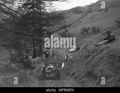 MG J2 in der MG Car Club Abingdon Trial/Rally 1939 konkurrieren. Artist: Bill Brunell. Stockfoto