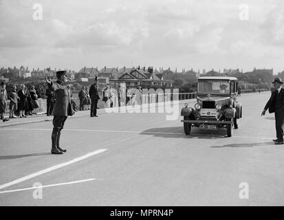 Morris Cowley von FF Austin in Southport Rallye, 1928 konkurrieren. Artist: Bill Brunell. Stockfoto