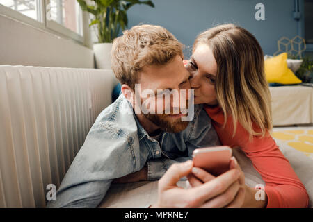 Glückliches Paar zu Hause Stockfoto