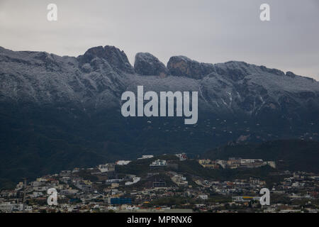 La M in San Pedro Garza Garcia, Schnee mal in Monterrey Stockfoto