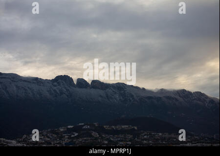 La M in San Pedro Garza Garcia, Schnee mal in Monterrey Stockfoto