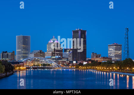 Skyline der Stadt und den Genesee River, Rochester, New York, USA. Stockfoto