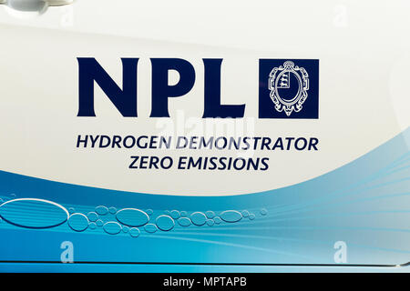 NPL-Logo auf der Tür von Toyota Mira Auto mit Null Emissionen/Wasserstoff Brennstoffzelle Technologie, die ihm die Macht. (97) Stockfoto