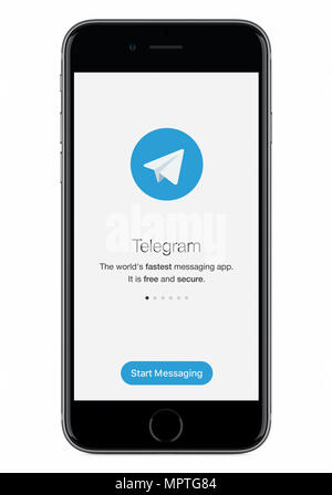 Telegramm messenger Startbildschirm mit dem Telegramm Logo auf Schwarz Apple iPhone 8 Anzeige. Stockfoto