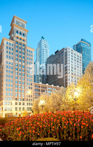 Im Stadtzentrum gelegene Gebäude an der Michigan Avenue, Chicago, Illinois, USA Stockfoto