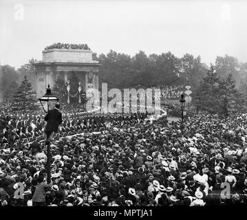 Queen Victoria's Diamond Jubilee Prozession, Green Park, London, 22. Juni 1897. Artist: York & Sohn. Stockfoto