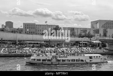 Berlin DEUTSCHLAND, allgemeine Ansicht GV. Berlin Beach Garden" am Ufer der Spree. Auf dem Weg zu der 'Reichstag'. Dienstag, 16.06.2009, © Peter SPURRIER Stockfoto