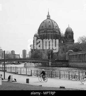 Berlin, Deutschland, Aussicht, Berlin, Dom, Spree, Museumsinsel, Sportboote, auf dem Fluss Berlin-Mitte, Bezirk. © Peter SPURRIER, Stockfoto