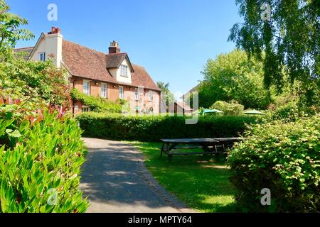 Hungry Horse Bauernhaus Kneipe an einem hellen, sonnigen Frühlingstag im Kesgrave, Suffolk. Mai 2018. Stockfoto