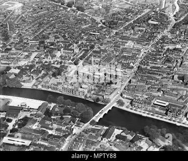 St Paul's Kirche und die Altstadt, Bedford, Bedfordshire, 1929 Künstler: Aerofilms. Stockfoto