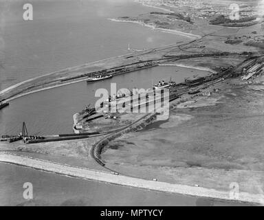 Heysham Hafen und der Half Moon Bay, Lancashire, 1934. Artist: Aerofilms. Stockfoto