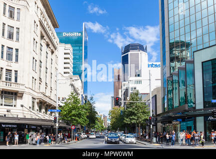 Neuseeland Auckland Neuseeland Verkehr in Warteschlange Queen Street Shopping Street Stadtzentrum Auckland Nordinsel Neuseeland Stockfoto