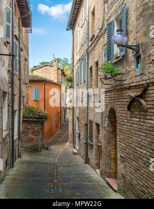 Malerische Aussicht in Urbino, Stadt und Weltkulturerbe in der Region Marken in Italien. Stockfoto