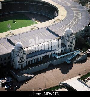 Die Zwillingstürme des Wembley Stadion, London, 1978. Artist: Aerofilms. Stockfoto