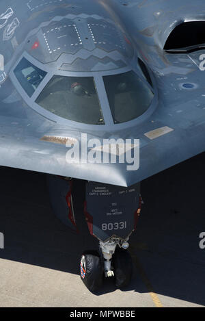 B-2A, Serial # 88-0331, 'Geist von South Carolina" der 509th Bomb Wing, Air Force Global Strike Command, auf dem Parkplatz Rampe bei Tinker Air Force Base, Oklahoma, während eines Besuchs am 11. April 2017. Die B-2A's tealth Bomber' besucht die Basis hunderte von Personen, die zur direkten Unterstützung der Flugzeuge Programm durch kontinuierliche Software Upgrades Arbeit zu erlauben, in Person zu sehen und bessere Rolle der Flugzeuge" in der Verteidigung der Nation zu verstehen. Stockfoto