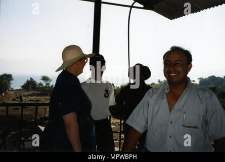 1999-Indonesien-Fotos - Interaktion zwischen Einheimischen und Besuchern Stockfoto