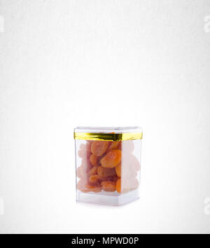 Getrocknete Aprikosen in den jar auf dem Hintergrund Stockfoto