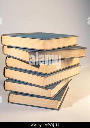 Abgelegte Bücher noch Leben Stockfoto