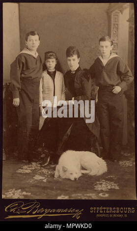 Kaiserin Maria Fyodorovna mit Kindern, Nicholas Alexandrovich, George Alexandrovich und Xenia Alexa Stockfoto