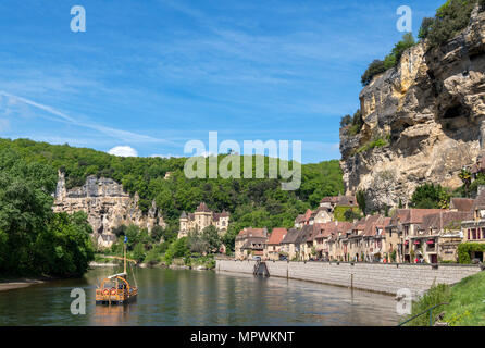 Exkursion Boot auf dem Fluss Dordogne in La Roque Gageac, Dordogne, Frankreich Stockfoto