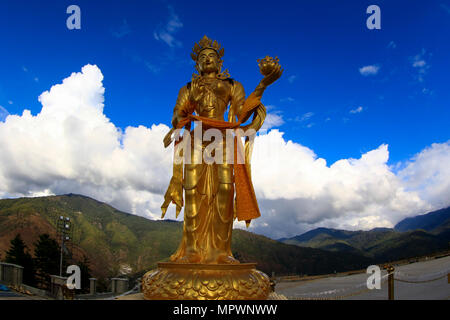 Goldene Statue von Buddhistischen weiblichen Gott auf der Buddha Tempel Dordenma Räumlichkeiten in Thimphu in Bhutan. Stockfoto