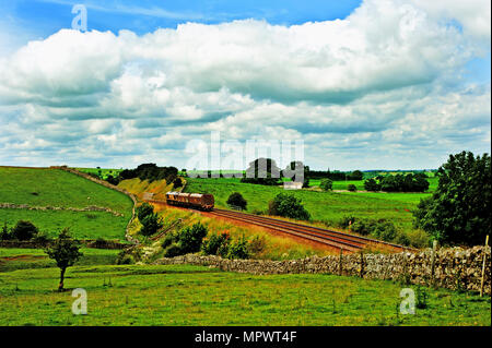 Klasse 66 auf ein leichtes Fracht an Waitby auf Carlisle Railway, England vereinbaren Stockfoto