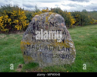 Clan Macgillivray, Maclean, Maclachlan und Athol Highlanders grab Marker bei Culloden Moor, Ort der Schlacht von Culloden, 16. April 1746. Stockfoto