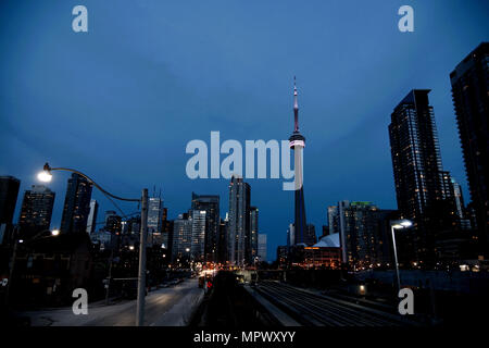 Die wunderschöne Skyline von Toronto City Canada. Die Skyline wäre nicht vollständig ohne den berühmten CN Tower. Stockfoto
