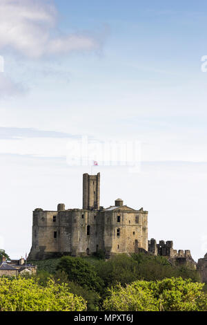 Anzeigen von Warkworth Castle in Northumberland, Großbritannien aus dem Norden mit Kopie Raum Stockfoto