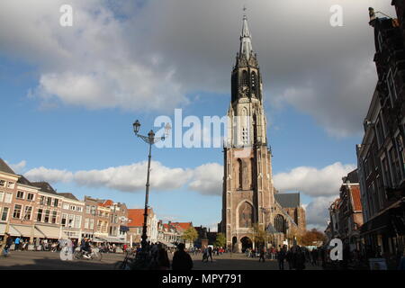 Die Nieuwe Kerk - die Begräbnisstätte der niederländischen Königsfamilie - in Delft Marktplatz Stockfoto