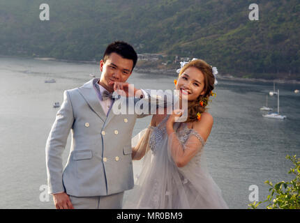 Modelle in Hochzeit Kleidung Kap Promthep Phuket Thailand Stockfoto