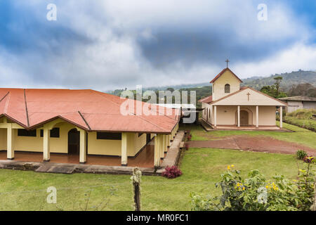 Iglesia de Vara Blanca der katholischen Kirche an der Straße 126, Provinz Heredia, Costa Rica Stockfoto