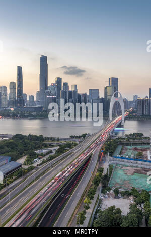 Guangzhou, China. 24. Mai, 2018. Guangzhou, China, 24. Mai 2018: die Nacht Landschaft von Guangzhou, Provinz Guangdong im Süden Chinas. Credit: SIPA Asien/ZUMA Draht/Alamy leben Nachrichten Stockfoto