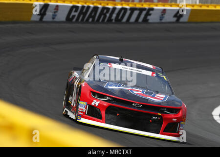 Concord, North Carolina, USA. 24. Mai, 2018. William Byron (24) bringt sein Auto durch die Kurven, während der Praxis für das Coca-Cola 600 auf dem Charlotte Motor Speedway in Concord, North Carolina. Quelle: Chris Owens Asp Inc/ASP/ZUMA Draht/Alamy leben Nachrichten Stockfoto