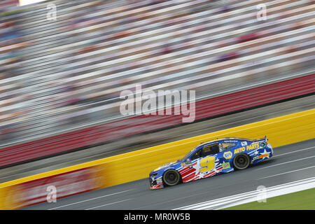 Concord, North Carolina, USA. 24. Mai, 2018. Chase Elliott (9) bringt seinen Rennwagen auf der Vorderseite Stretch im Zeittraining für das Coca-Cola 600 auf dem Charlotte Motor Speedway in Concord, North Carolina. Quelle: Chris Owens Asp Inc/ASP/ZUMA Draht/Alamy leben Nachrichten Stockfoto