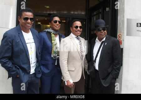 London, UK, 25. Mai 2018. Die Jacksons Anreisen zu den BBC Wogan House Studios Credit gesehen: WFPA/Alamy leben Nachrichten Stockfoto