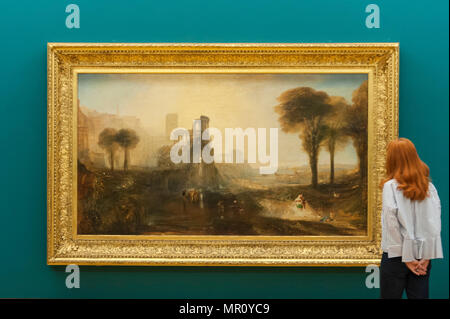 London, Großbritannien. 25. Mai 2018. Ein Mitarbeiter Ansichten "Caligula Palast und Brücke", 1831, von J.M.W. Turner bei der Vorschau von Feuer und Wasser, eine Anzeige der Meisterwerke von Constable und Turner in der Tate Britain. Auf dem Display zum ersten Mal in 180 Jahren Nebeneinander sind die alisbury Kathedrale von der Wiese", 1831, von John Constable und ''sCaligula Palast und Brücke", 1831, von J.M.W. Turner. Die Arbeiten werden an der Anzeige 26. Mai 208 bis Juli 2019. Credit: Stephen Chung/Alamy leben Nachrichten Stockfoto