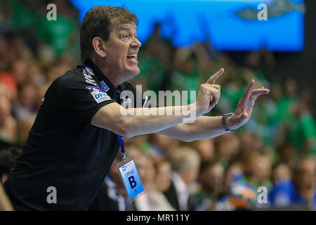 Magdeburg, Deutschland. 19 Mai, 2018. Magdeburg, Deutschland, 19. Mai 2018: EHF Cup Finale - 17/18-FA Göppingen Vs. Fuechse Berlin Trainer Velimir Petkovic (fuechse Berlin) handeln. Einzelnes Bild. Geste/Geste/gestikuliert/Mimik/strong Mimik/Emotion. | Verwendung der weltweiten Kredit: dpa/Alamy leben Nachrichten Stockfoto