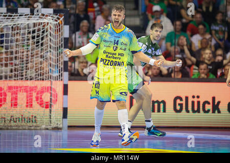 Magdeburg, Deutschland. 19 Mai, 2018. Magdeburg, Deutschland, 19. Mai 2018: EHF Cup Finale - 17/18 - Saint Raphael Var. SC Magdeburg Alexander Lynggaard (Saint Raphael Var Handball) Jubel/Freude/Emotion/goaljubel/Torwart/goalprotection | Verwendung der weltweiten Kredit: dpa/Alamy leben Nachrichten Stockfoto