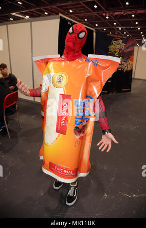 London, Großbritannien. 25. Mai 2018. Teilnehmer gekleidet Spiderman am MCM Comic Con London Festival in Excel in London, England Credit: Paul Brown/Alamy leben Nachrichten Stockfoto