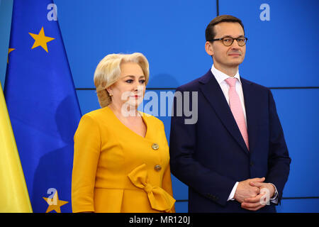 Polen, Warschau, 25. Mai 2018: Der rumänische Premierminister Viorica Dancila statt Gemeinsame Pressekonferenz mit polnischen Ministerpräsidenten Mateusz Morawiecki nach Konsultation der Regierung in Warschau. © Jake Ratz/Alamy leben Nachrichten Stockfoto