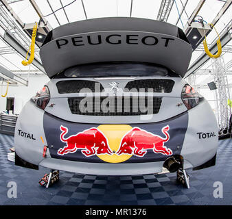 Silverstone Circuit, Towcester, UK. 25 Mai, 2018. Cooper reifen Welt RX von Großbritannien, die SpeedMachine Festival; Der Peugeot 208 WRX von Timmy Hansen (SWE) für Team Peugeot Total in den Gruben Credit: Aktion plus Sport/Alamy leben Nachrichten Stockfoto