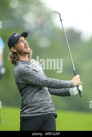 Wentworth Golf Club, Surrey, Großbritannien. 25. Mai 2018. Tommy Fleetwood von England bei Tag 2 der BMW PGA Championship in Wentworth Golf Club am 25. Mai 2018 in Surrey, England. Redaktion verwenden Sie nur Credit: Paul Terry Foto/Alamy leben Nachrichten Stockfoto