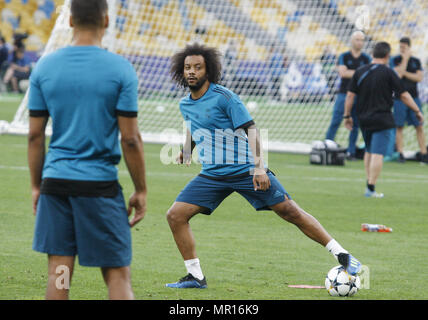 Kiew, Ukraine. 25 Mai, 2018. Von Real Madrid MARCELO besucht einen ein Training im NSC Olimpiyskiy Stadion in Kiew, Ukraine, am 25. Mai 2018. Real Madrid ist der FC Liverpool in der Champions League Finale bei den NSC Olimpiyskiy Stadion in Kiew am 26. Mai 2018. Credit: Serg Glovny/ZUMA Draht/Alamy leben Nachrichten Stockfoto