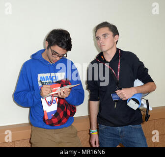 Parkland, Florida, 265 Mai 2018. Studentenaktivisten und Schießen survivor David Hogg und anderen Studenten auf dem Parkplatz eines Publix Supermarkt in Coral Springs zu Ehren der Opfer der Massenerschießungen auf Marjory Stoneman Douglas High School, At Pine Trail Park. Szene im Publix am 25. Mai 2018 in Parkland, Florida. Credit: Stürme Media Group/Alamy leben Nachrichten Stockfoto