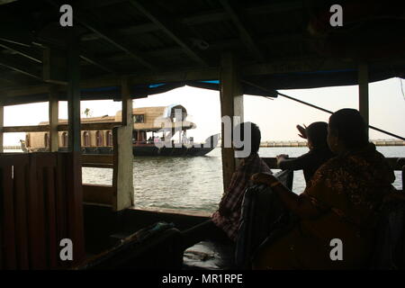 Fähre auf keralan Backwaters, Indien Stockfoto