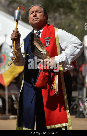 Eine Native American Elder an der jährlichen Chumasch Pow Wow in Live Oak, Santa Ynez, Kalifornien Stockfoto